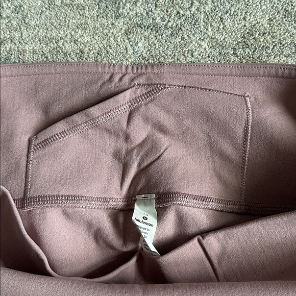 Lululemon reveal crop 21 “Zen Expression, size 12 dusty rose colored. - Picture 4 of 8